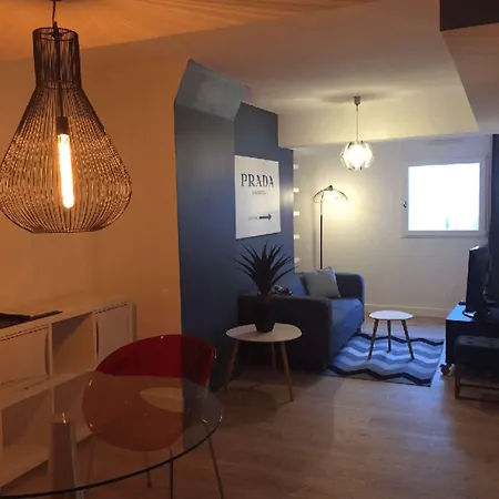 城市阁楼公寓酒店 3* 第戎